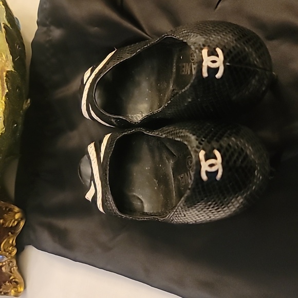 Authentic Chanel Heels. Shoes come with the Chanel box, dust bag, and ribbon. - Picture 2 of 7